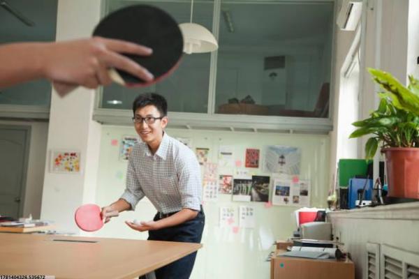 游泳器材店选购指南_训练装备推荐